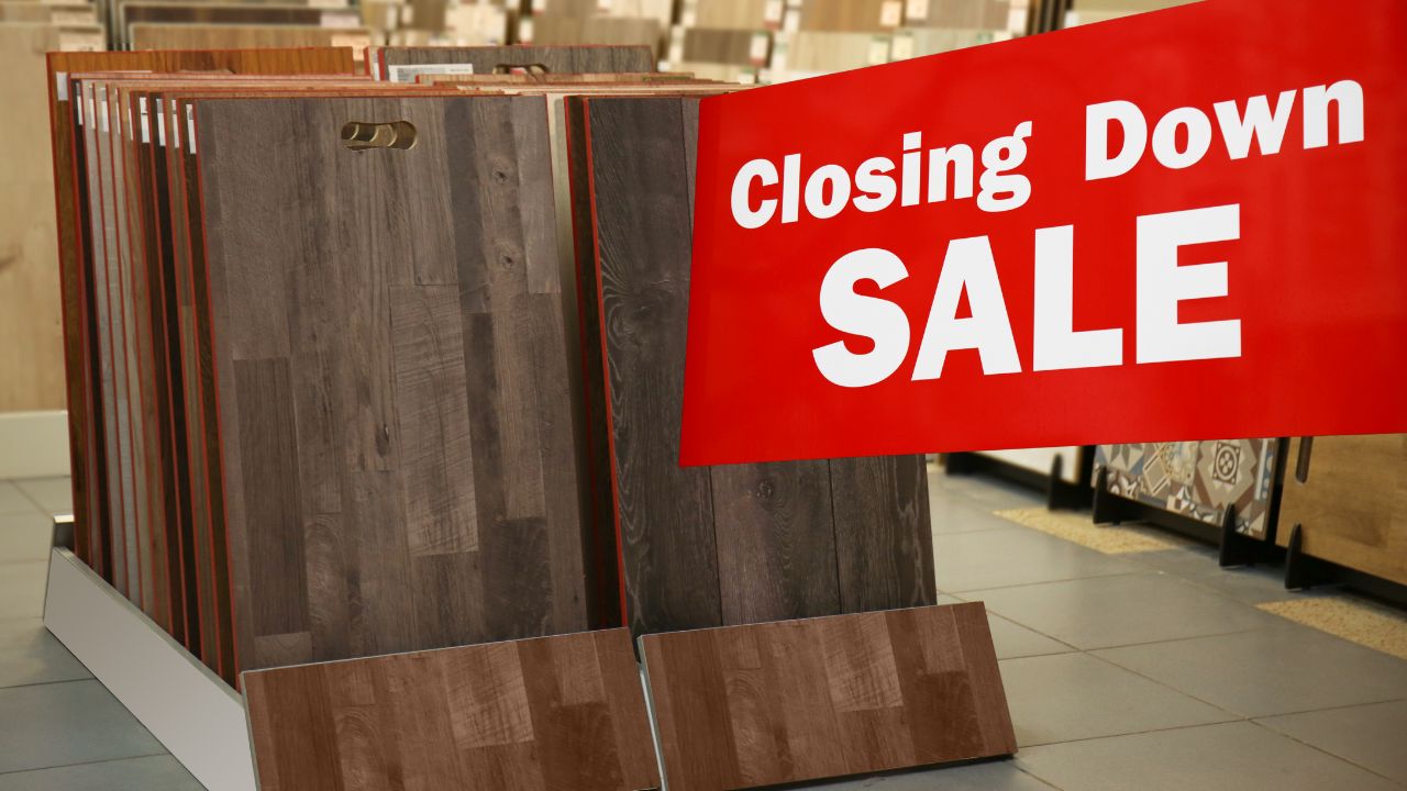 Lumber Liquidators closing store